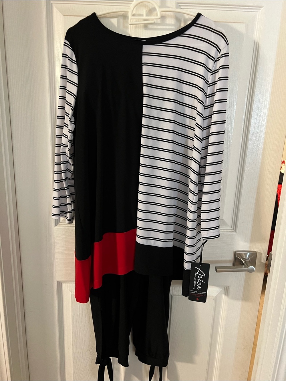 Apt. 9 Black and White Striped Colorblock Top with Silver Hardware